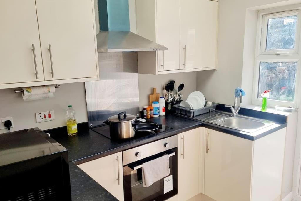 Stylish Apartment, Self Check-In, Ideal 4 Contractors, 25Mins To Gatwick Airport Thornton Heath Buitenkant foto